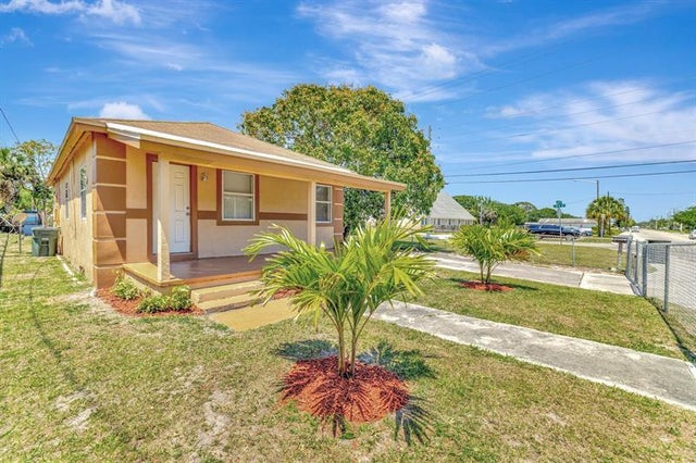1 of 21 - 529 N 13th St, Fort Pierce, FL