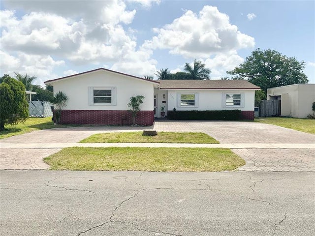 1 of 68 - 1104 Pinehurst, North Lauderdale, FL