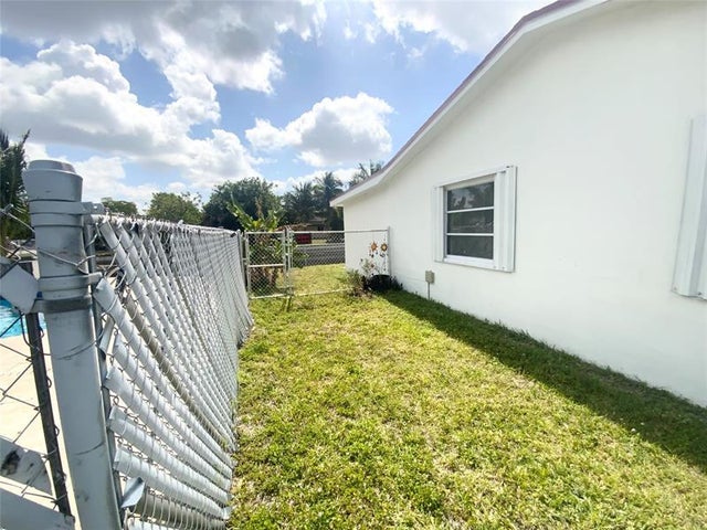 5 of 68 - 1104 Pinehurst, North Lauderdale, FL