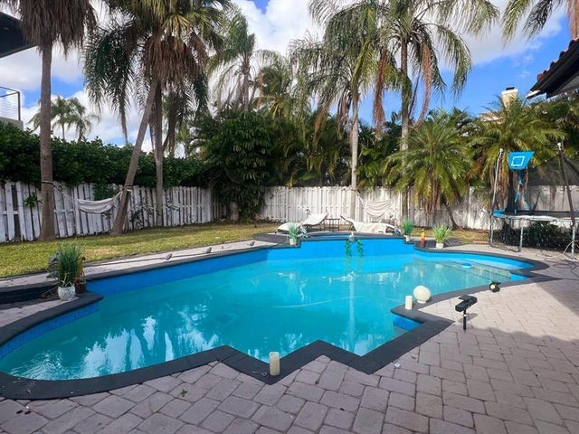 2 of 23 - 10141 Sw 3rd St, Plantation, FL