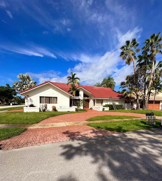 3 of 23 - 10141 Sw 3rd St, Plantation, FL