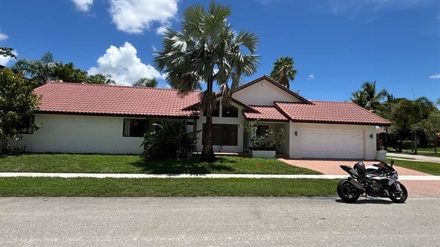 5 of 23 - 10141 Sw 3rd St, Plantation, FL