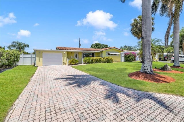 2 of 32 - 1961 Ne 31st St, Lighthouse Point, FL