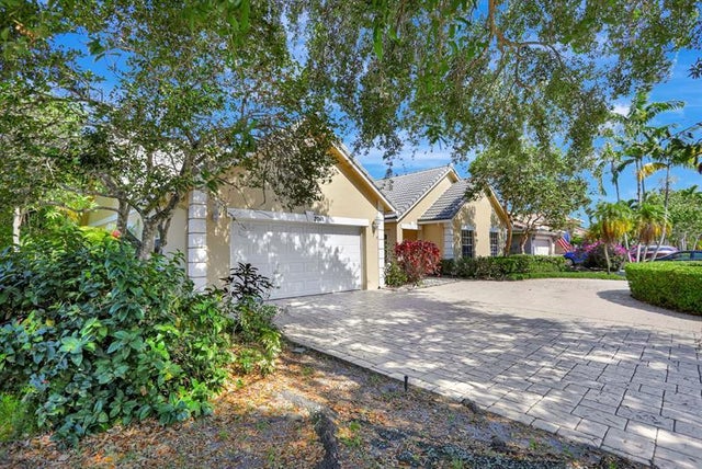 2 of 27 - 2041 Oakmont Ter, Coral Springs, FL