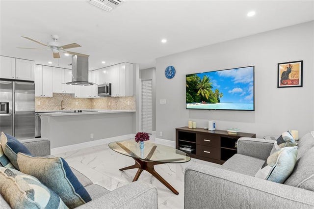 2 of 41 - 409 Ne 27th Dr, Wilton Manors, FL