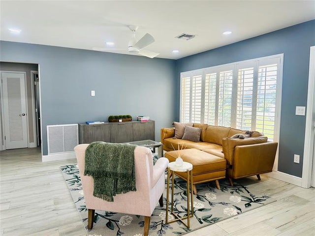 4 of 69 - 341 Se 3rd St, Pompano Beach, FL