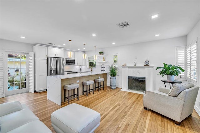 1 of 51 - 1600 Ne 4th Ct, Fort Lauderdale, FL