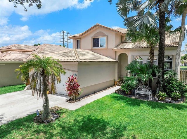 2 of 34 - 466 E Royal Cove Cir, Davie, FL