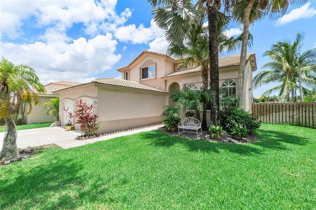3 of 34 - 466 E Royal Cove Cir, Davie, FL