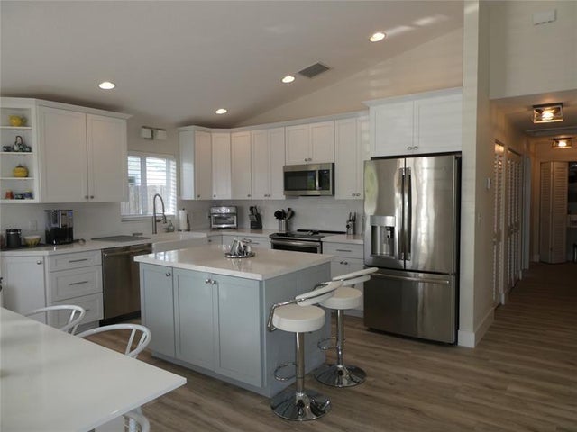 2 of 54 - 215 S Coconut Palm Blvd, Tavernier, FL