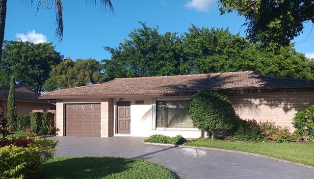 1 of 29 - 8204 Nw 100th Ter, Tamarac, FL