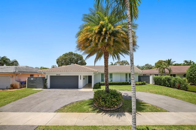 2 of 35 - 3610 N 46th Ave, Hollywood, FL