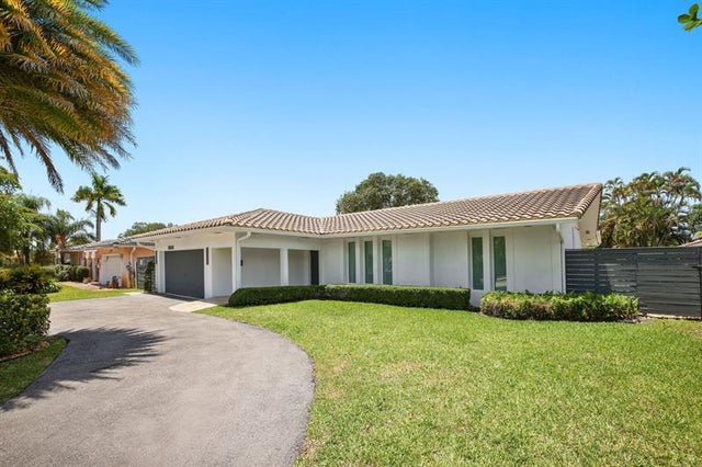 4 of 35 - 3610 N 46th Ave, Hollywood, FL