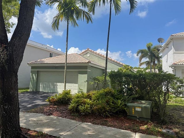 2 of 26 - 4077 Pine Ridge Ln, Weston, FL