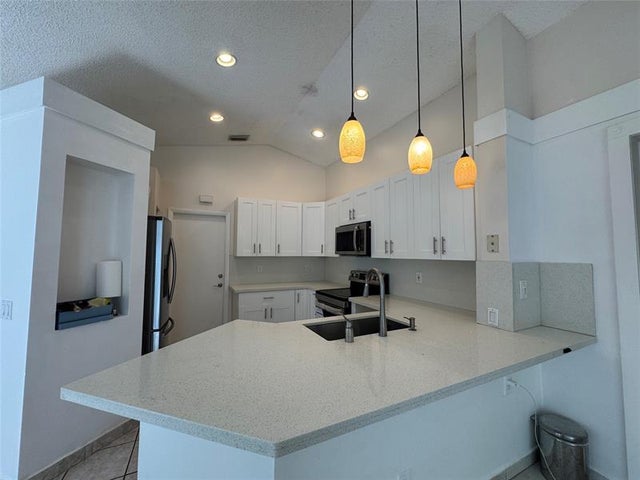 3 of 26 - 4077 Pine Ridge Ln, Weston, FL