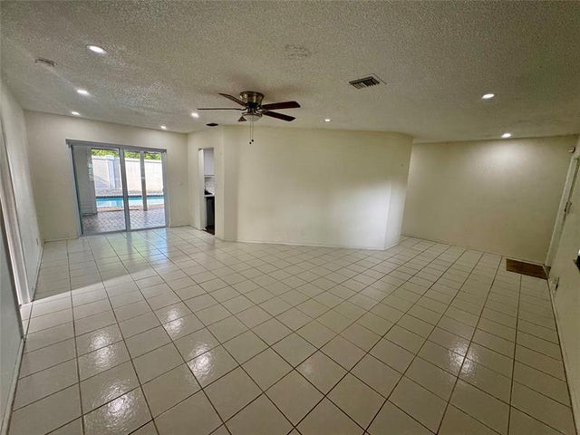 3 of 31 - 8100 Nw 44th Ct, Lauderhill, FL