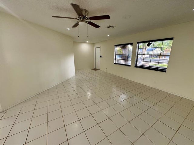 4 of 31 - 8100 Nw 44th Ct, Lauderhill, FL