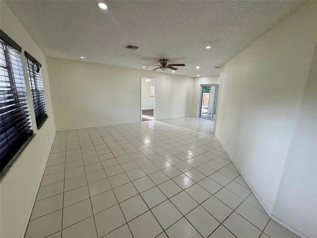 5 of 31 - 8100 Nw 44th Ct, Lauderhill, FL