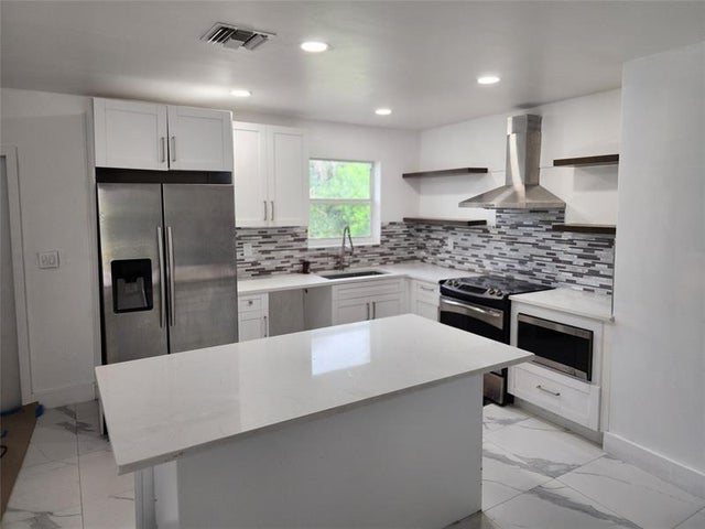 3 of 4 - 2909 Nw 13th St, Fort Lauderdale, FL