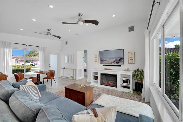 2 of 67 - 17 Se 9th Ave, Deerfield Beach, FL