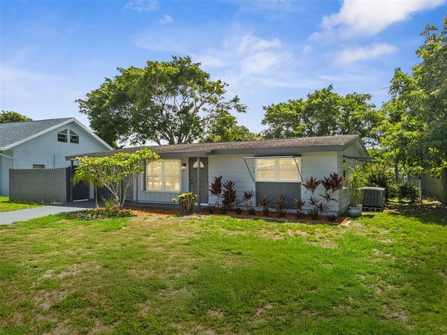 1 of 51 - 845 Se Airoso Blvd, Port St. Lucie, FL