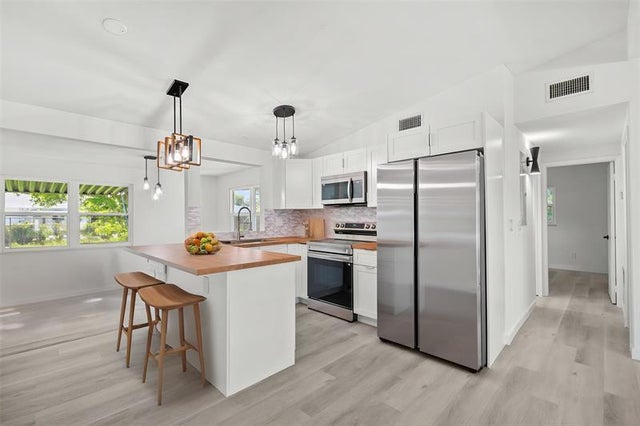 4 of 51 - 845 Se Airoso Blvd, Port St. Lucie, FL