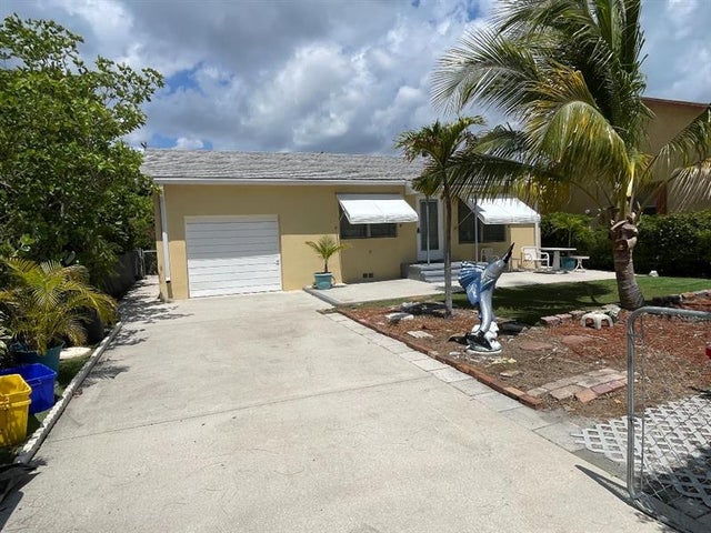 1 of 18 - 723 N 4th St, Lantana, FL