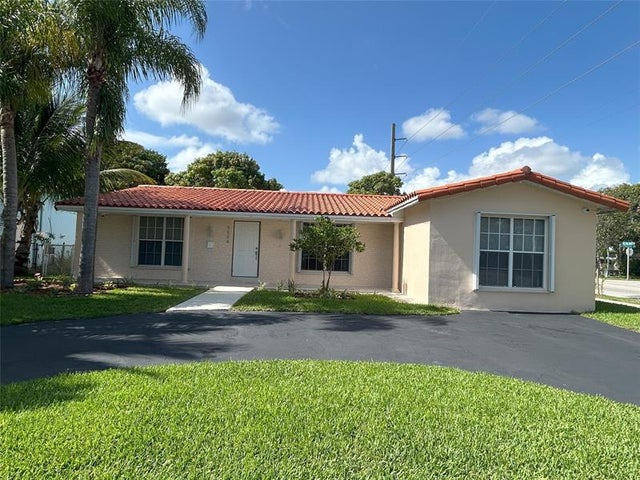1 of 26 - 5524 Cleveland St, Hollywood, FL