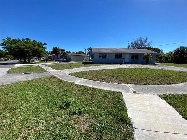 4 of 17 - 1654 43rd St, West Palm Beach, FL
