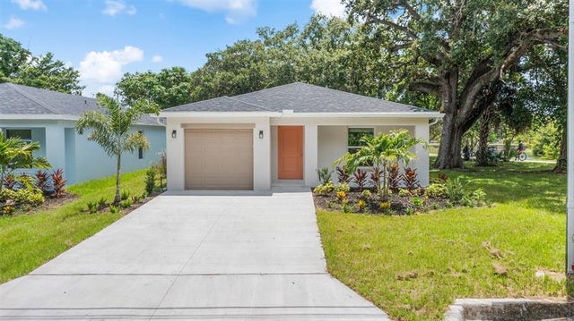 1 of 43 - 424 Douglas Ct, Fort Pierce, FL