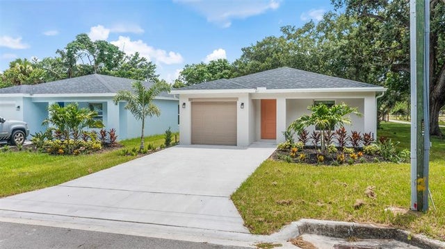 2 of 43 - 424 Douglas Ct, Fort Pierce, FL