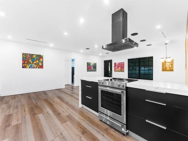 5 of 21 - 4411 Thomas St, Hollywood, FL