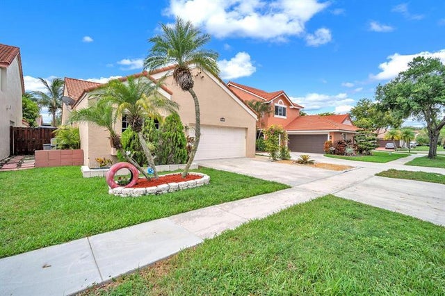3 of 30 - 9520 Nw 18th Drive, Plantation, FL