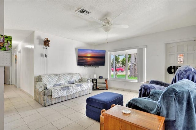 4 of 43 - 217 Sw 9th Ct, Pompano Beach, FL