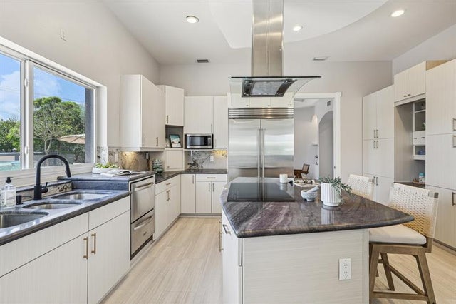 5 of 51 - 3900 Ne 23rd Ter, Lighthouse Point, FL