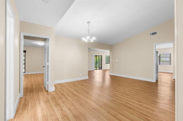5 of 39 - 7836 Cloverfield Cir, Boca Raton, FL