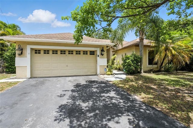 4 of 28 - 5172 Nw 53rd Ave, Coconut Creek, FL