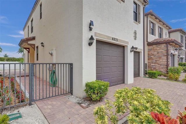 2 of 54 - 4875 Nw 55th Place, Tamarac, FL
