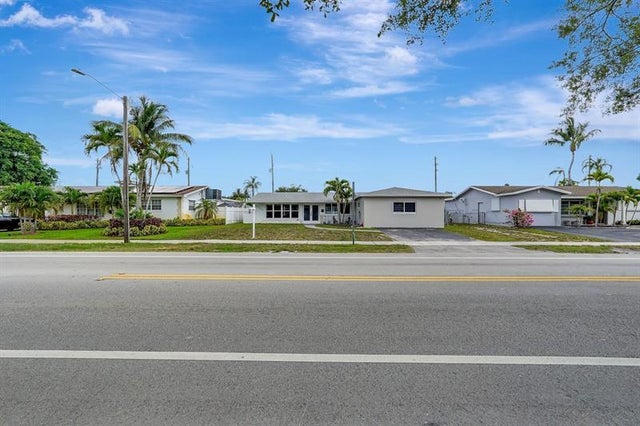 2 of 23 - 4709 Washington St, Hollywood, FL