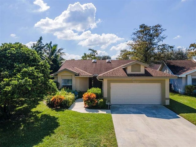 1 of 32 - 4227 Green Forest Way, Boynton Beach, FL