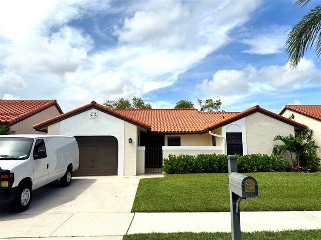 1 of 36 - 23 Capitol Ct, Deerfield Beach, FL