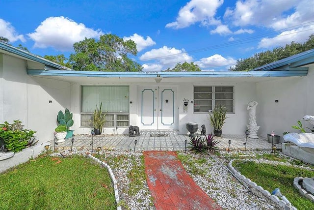 2 of 11 - 2732 Nw 9th Ter, Wilton Manors, FL