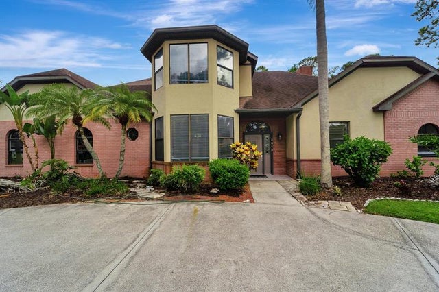 2 of 52 - 8040 Conservatory Cir, Sarasota, FL