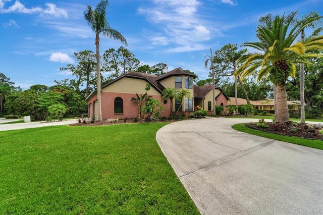 3 of 52 - 8040 Conservatory Cir, Sarasota, FL
