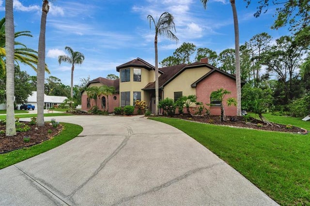 4 of 52 - 8040 Conservatory Cir, Sarasota, FL