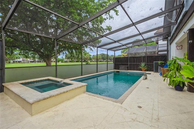 1 of 48 - 1400 W Sandpiper Cir, Pembroke Pines, FL