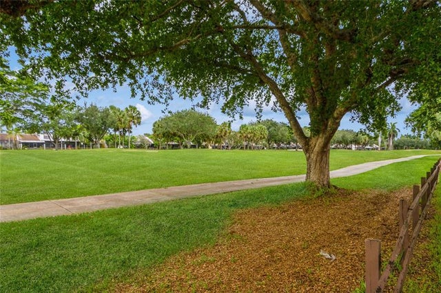 3 of 48 - 1400 W Sandpiper Cir, Pembroke Pines, FL