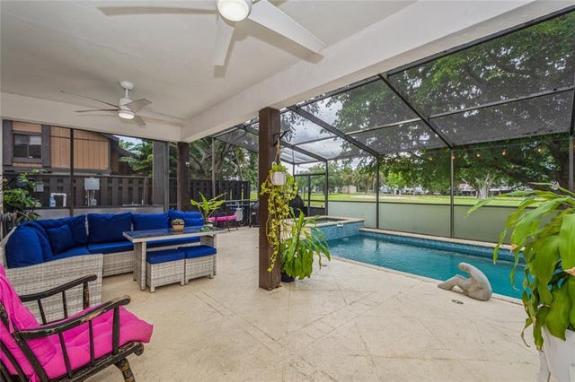4 of 48 - 1400 W Sandpiper Cir, Pembroke Pines, FL