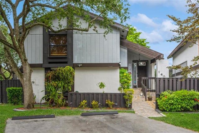 5 of 48 - 1400 W Sandpiper Cir, Pembroke Pines, FL