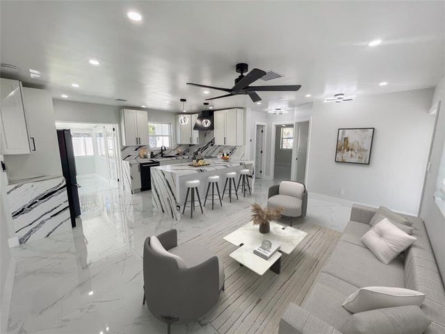 4 of 24 - 355 Maddock St, West Palm Beach, FL